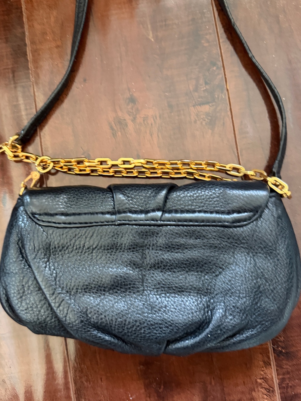 MARC JACOBS Black Leather Shoulder Bag with Gold Chain Detail - Picture 3 of 4